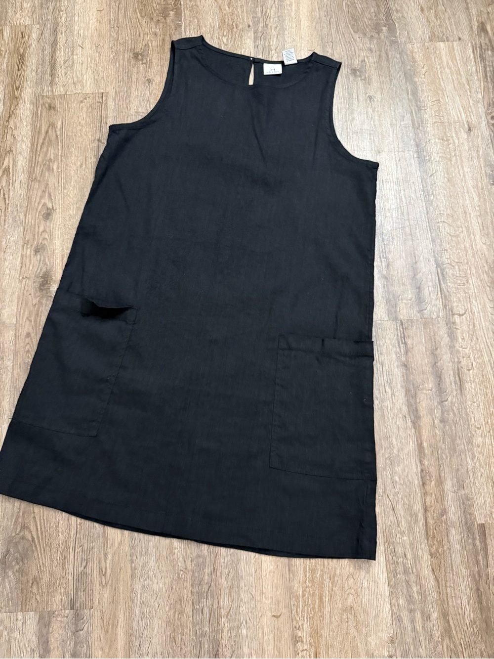 Halston • Linen Blend Sleeveless Shift Dress - Picture 3 of 13